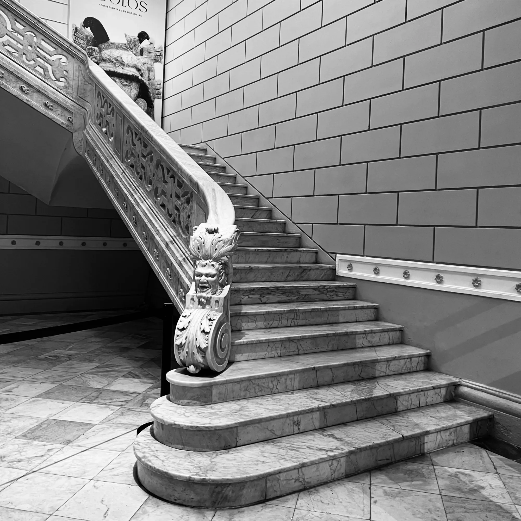 Detalle arquitectónico en blanco y negro